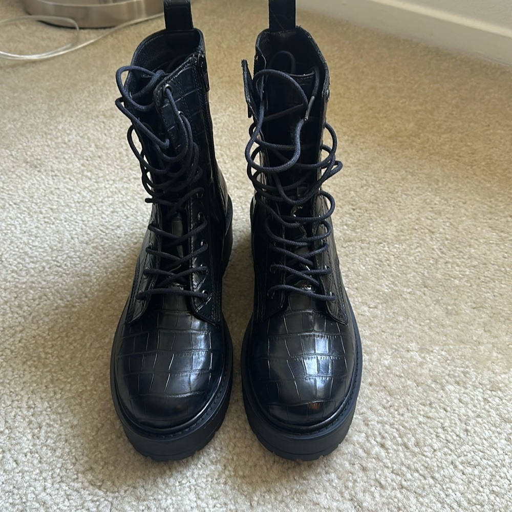 NIB Steve Madden Tornado boots in Black Croc size 8